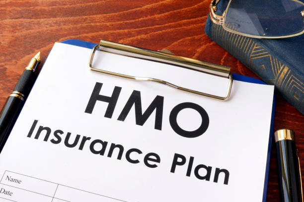 Health insurance broker providing guidance on HMO plans in Texas